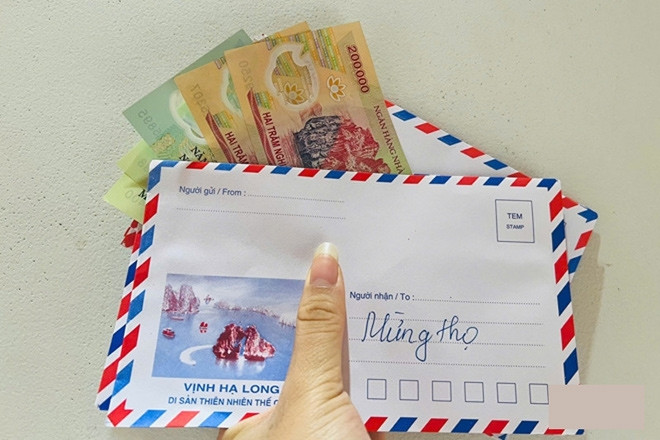 Vì 5 chiếc phong bì mừng thọ của thông gia, chị dâu, em chồng khẩu chiến đầu năm