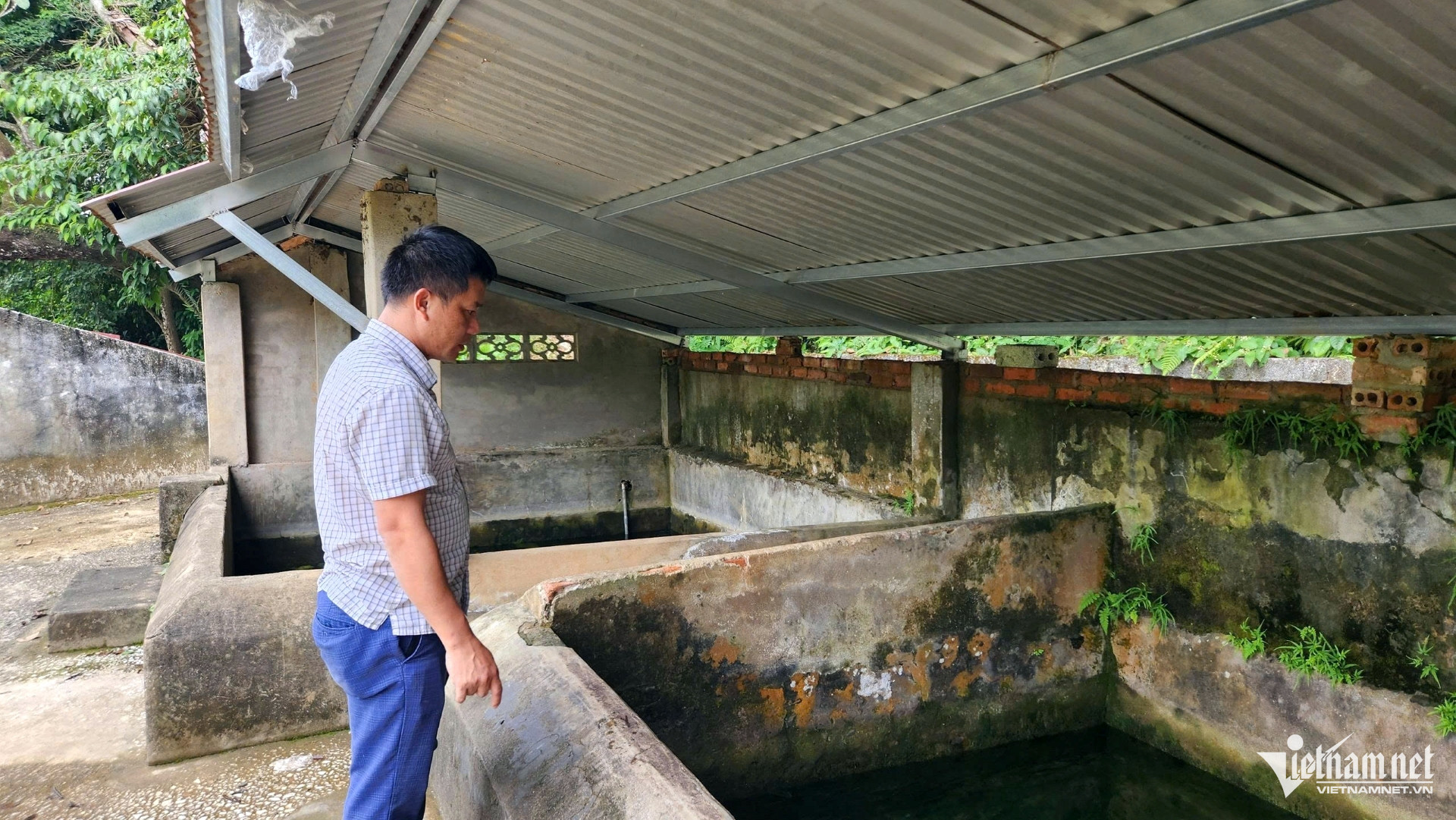 W-a3Cả làng bảo vệ giếng cổ.jpg