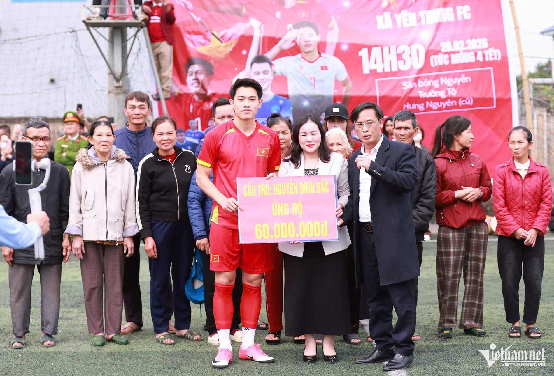 Đình Bắc ghi 4 bàn thắng, làm điều cực ý nghĩa ở quê nhà W-dinh bac 8.jpg