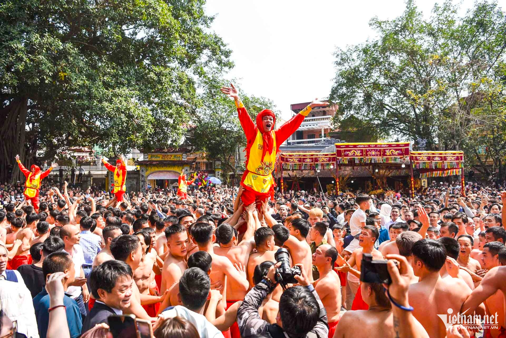 W-lễ hội pháo đồng kỵ_3.JPG.jpg