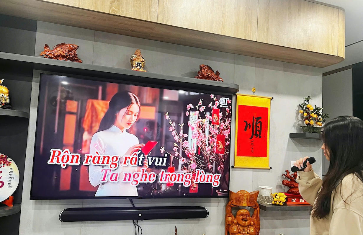 Đau đầu, nhức óc vì tiếng ồn karaoke ngày Tết