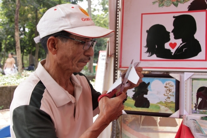 Người đàn ông giữ nghề đặc biệt ở Thảo Cầm Viên, 40 năm đón Tết cùng người lạ