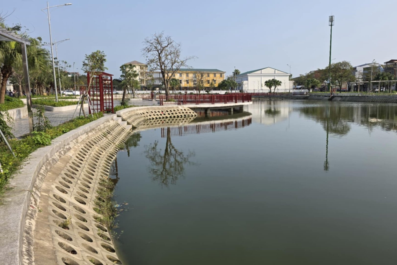 Phát hiện thi thể bé gái 8 tuổi dưới hồ nước ở Hà Tĩnh