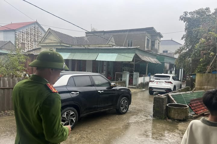 Tranh cãi đậu xe chắn lối và những màn thách thức ngang ngược