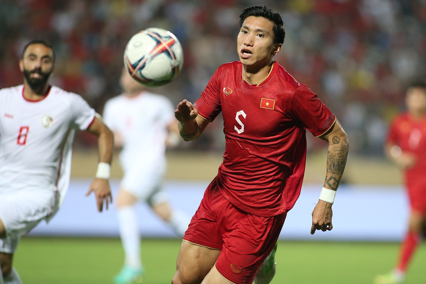 Tuyển Việt Nam đấu Malaysia: Văn Hậu khiến HLV Kim Sang Sik khó nghĩ