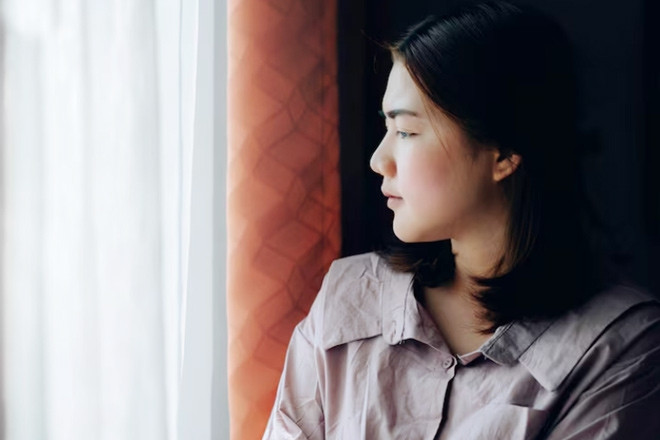 Vừa mừng thọ mẹ 90 tuổi, 5 anh em cãi vã vì 9 chỉ vàng giấu trong ống bơ