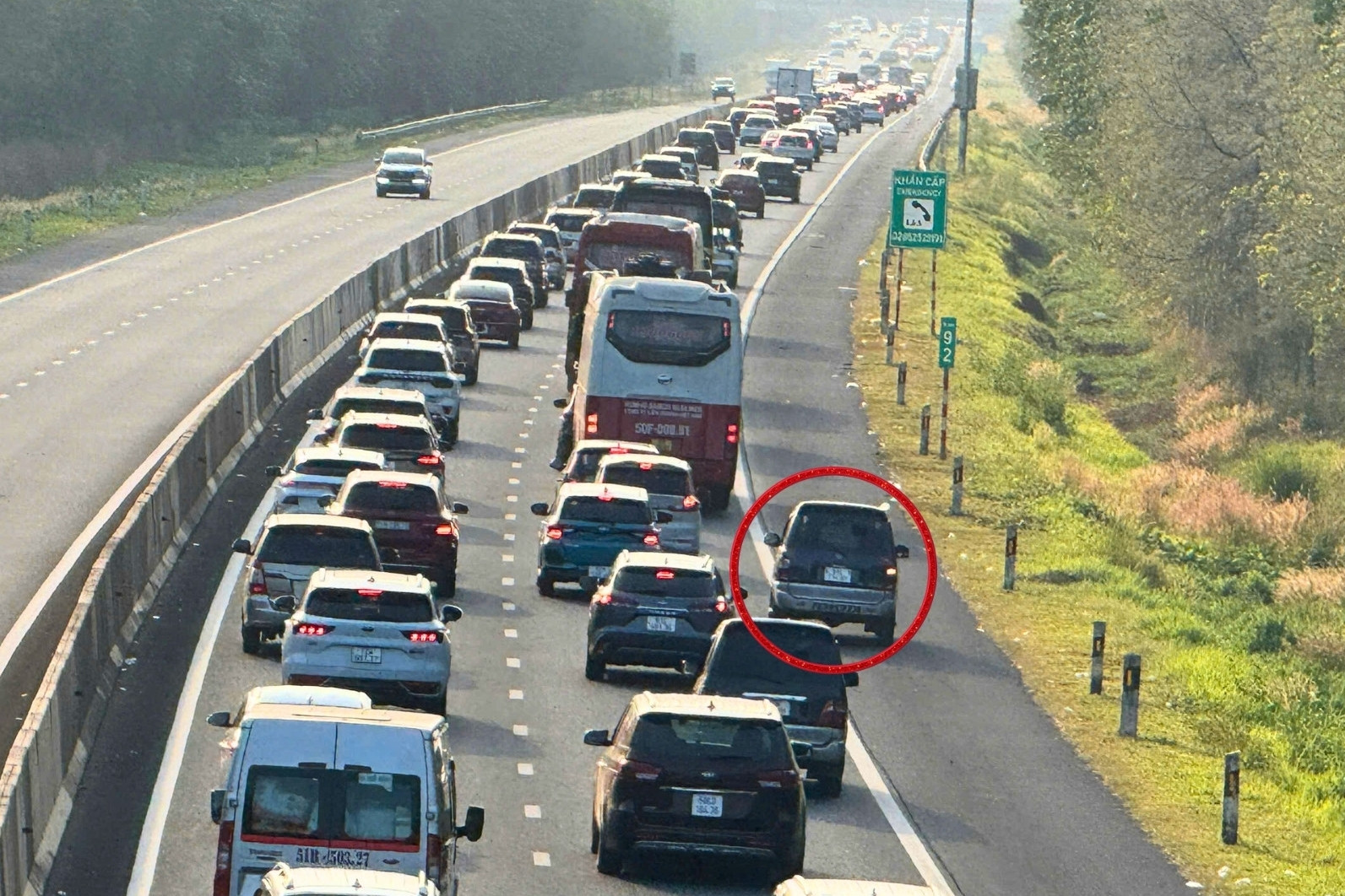 5 nguyên tắc lái xe trong cảnh tắc đường khi trở về thành phố sau nghỉ Tết