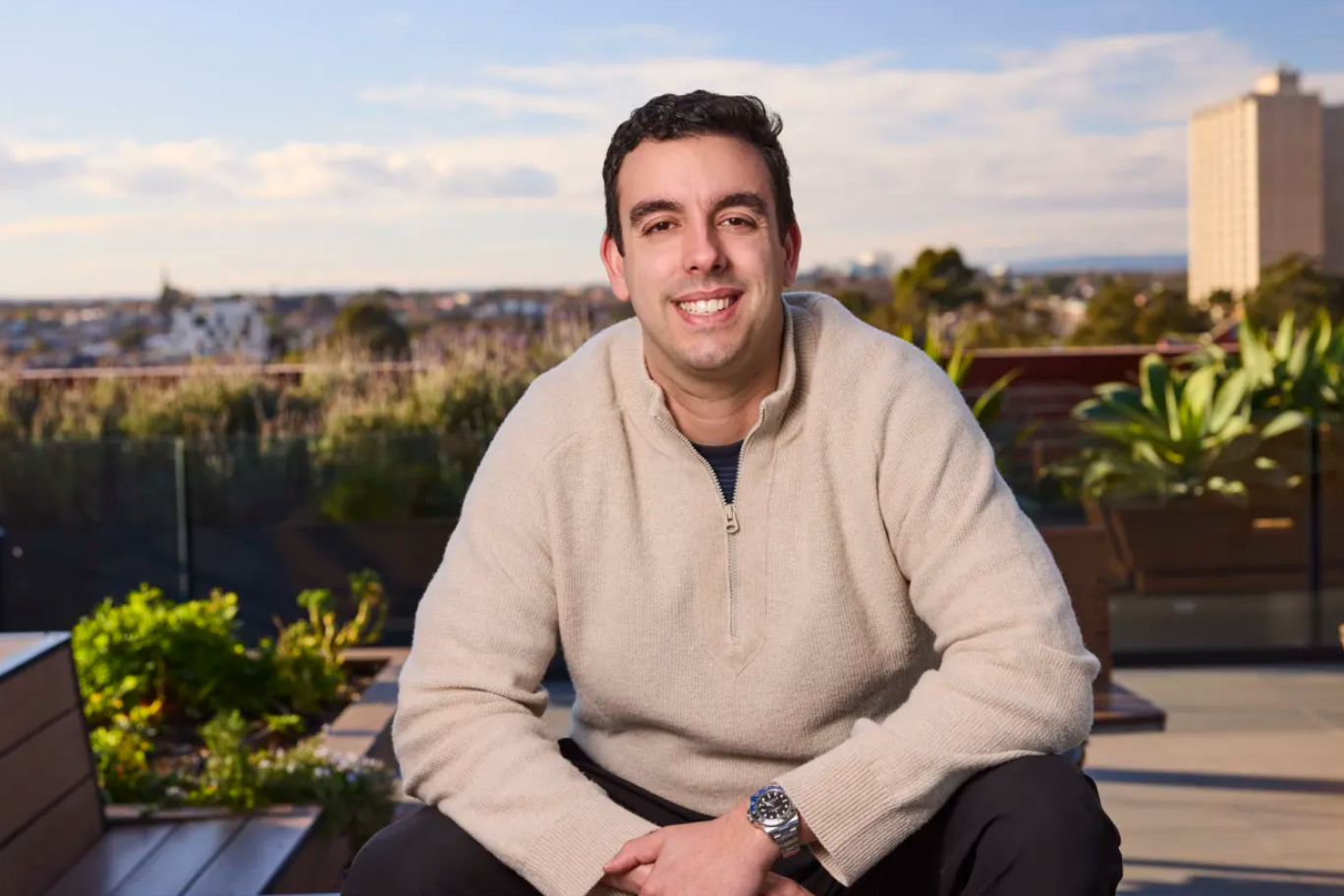 Bác sĩ bỏ nghề vì kiệt sức, cú xoay lái mang về nửa tỷ USD