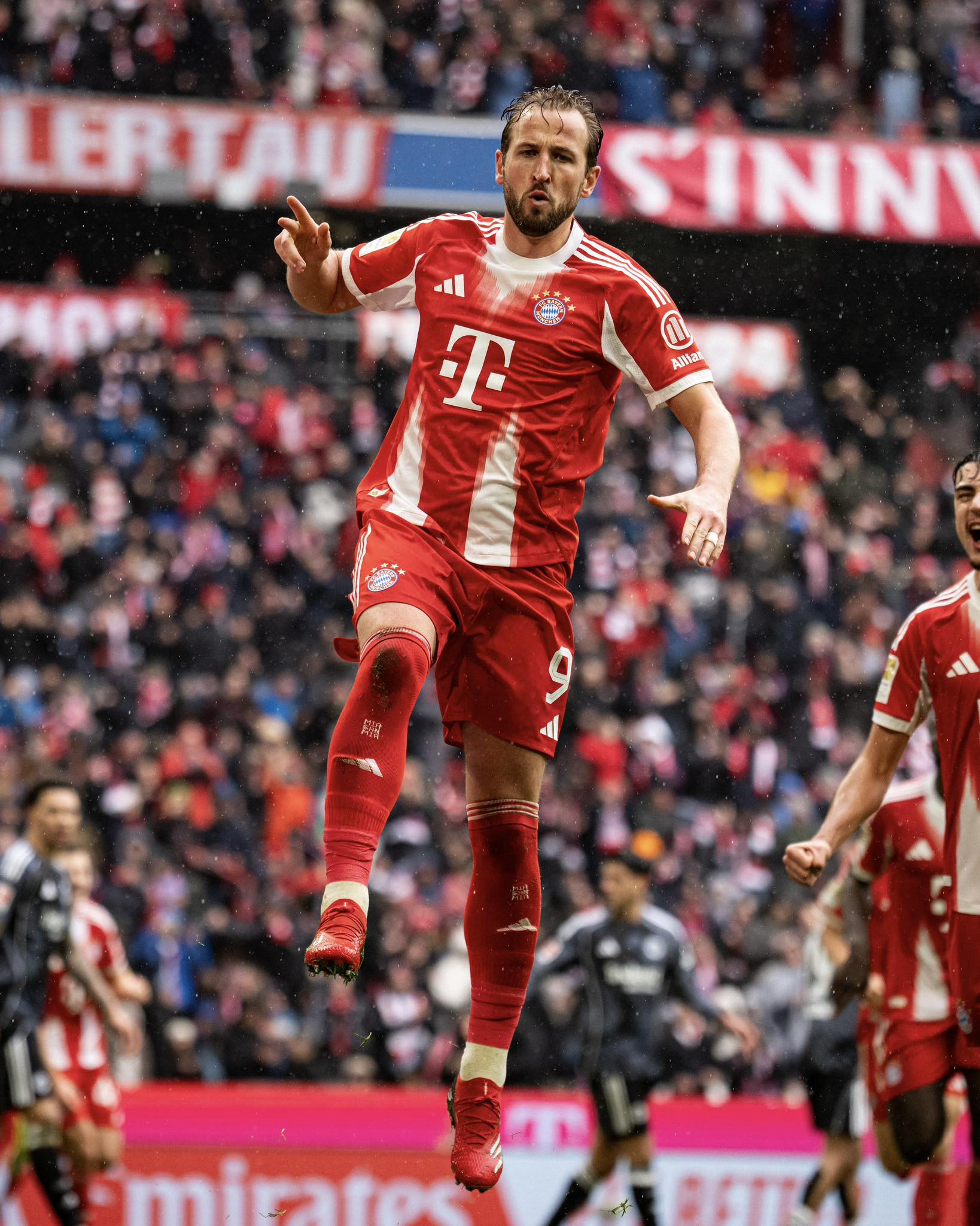 https://static-images.vnncdn.net/vps_images_publish/000001/000003/2026/2/22/bayern-harry-kane-94.jpg