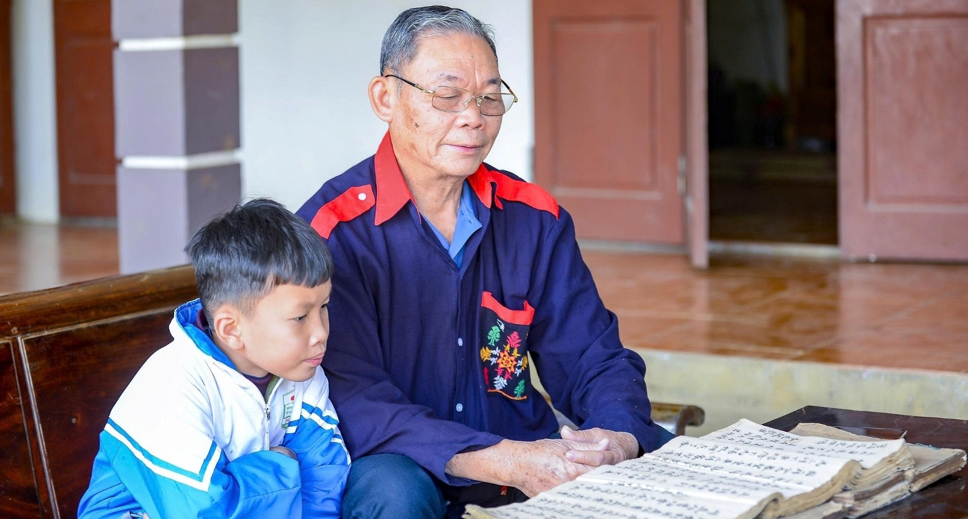 Ông Phùng Quang Du: Người giữ hồn chữ Nôm Dao giữa đại ngàn xứ Thanh