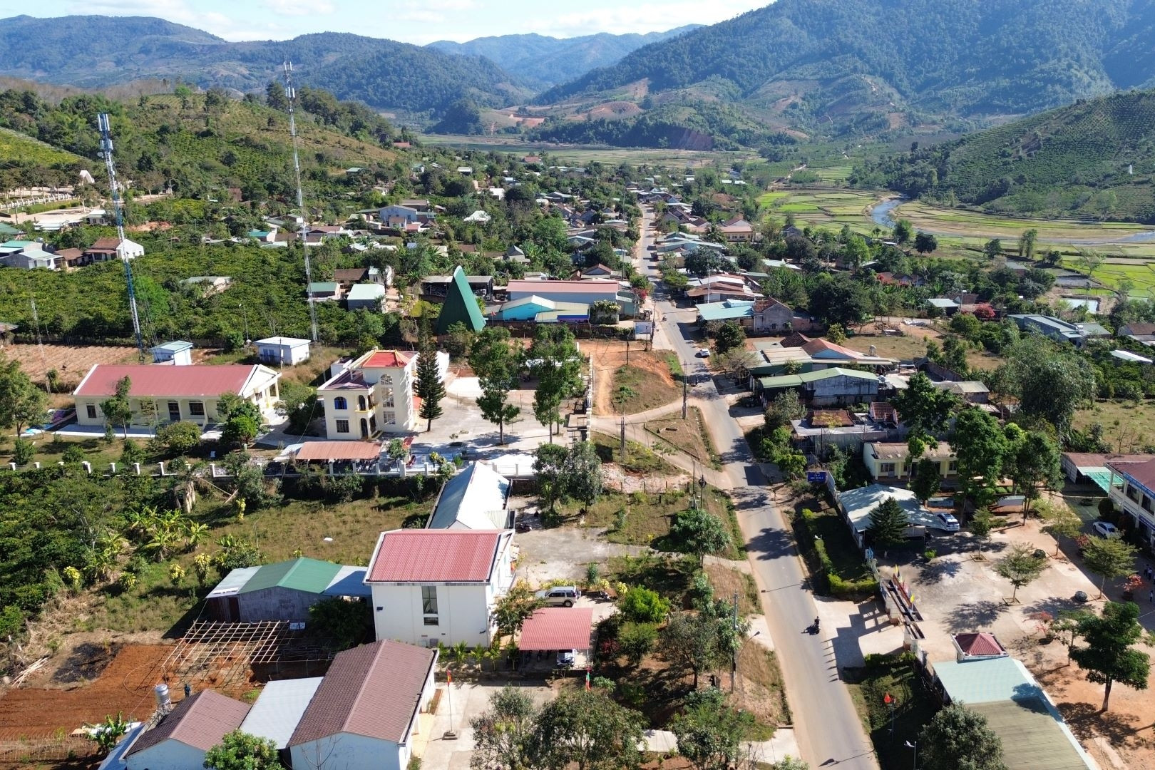 Về làng Đăk Kơ Đêm, nghe tiếng cồng chiêng rộn rã gọi Xuân về