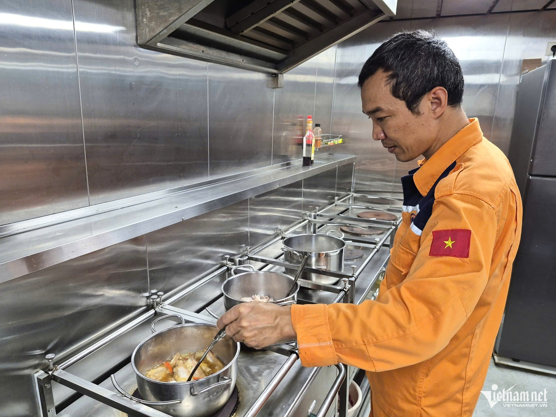 W-tàu cứu hộ2.jpg