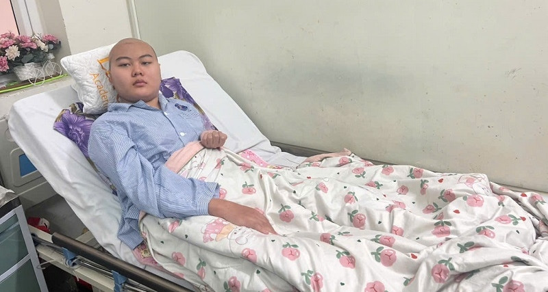 Chồng mất, con gái 14 tuổi mắc ung thư não, mẹ nghèo nghẹn ngào cầu cứu
