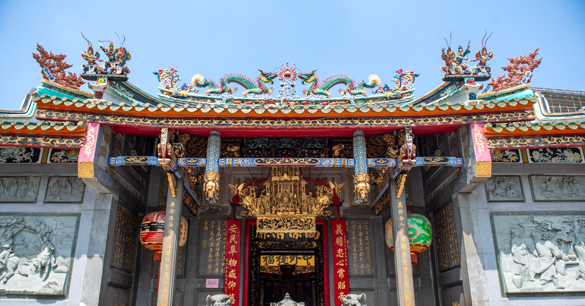 Chùa ở TPHCM có tượng ngựa Xích Thố cao hơn 2m, nhiều người đến cầu may