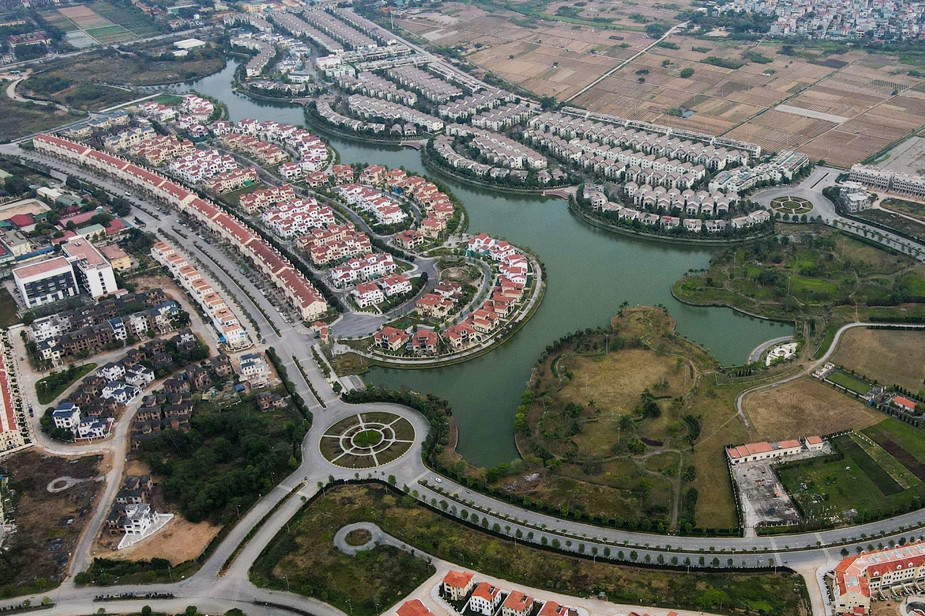 Cùng góp tiền mua đất, xây nhà nhưng sổ đỏ chỉ đứng tên chồng: Vợ có được chia tài sản?