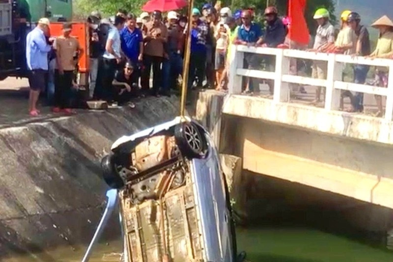 Danh tính hai nạn nhân tử vong được phát hiện cùng ô tô dưới kênh ở Gia Lai