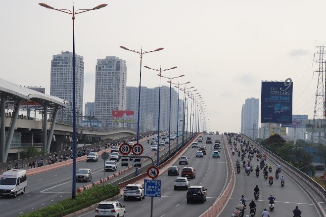 Hình ảnh bất ngờ đầu năm ở cửa ngõ TPHCM