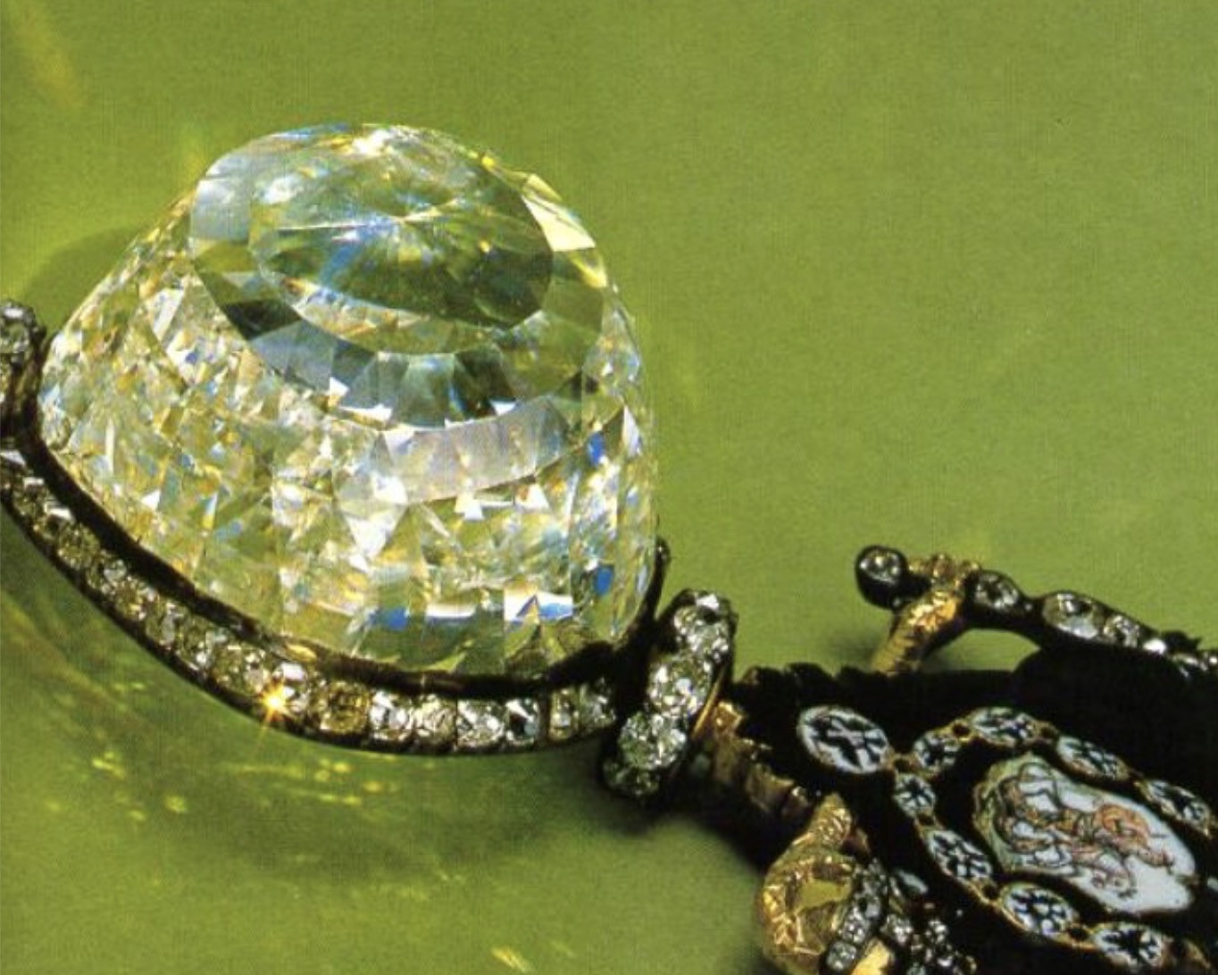 Kim cương Orlov. Ảnh: Wikimedia