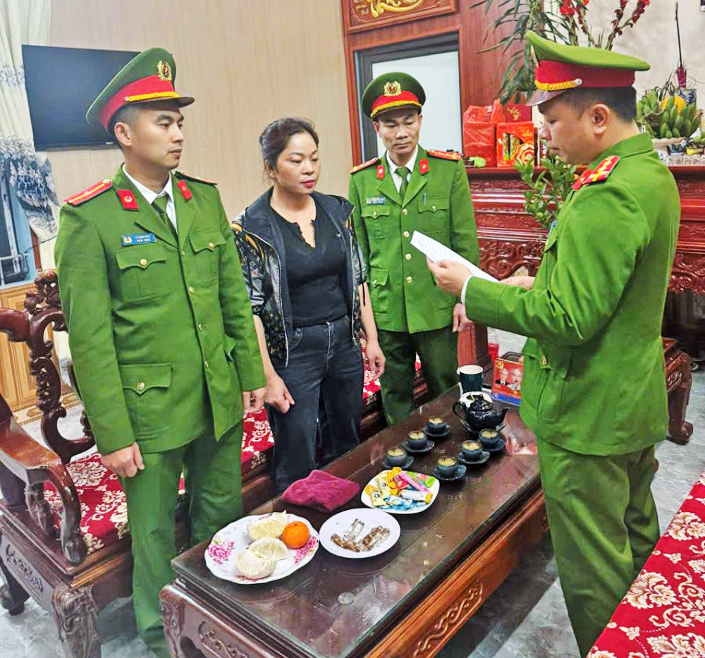 Phòng Cảnh sát hình sự bắt, tạm giữ hình sự đối tượng Nguyễn Thị Mùi..jpg