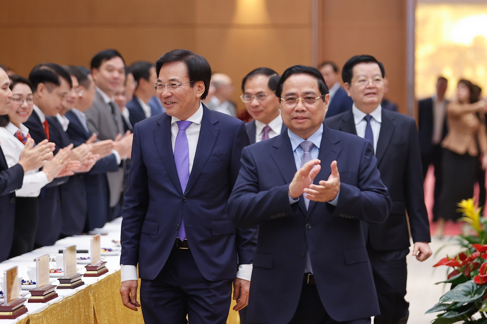 Thủ tướng: Không lãng phí một ngày, không chậm trễ một tuần