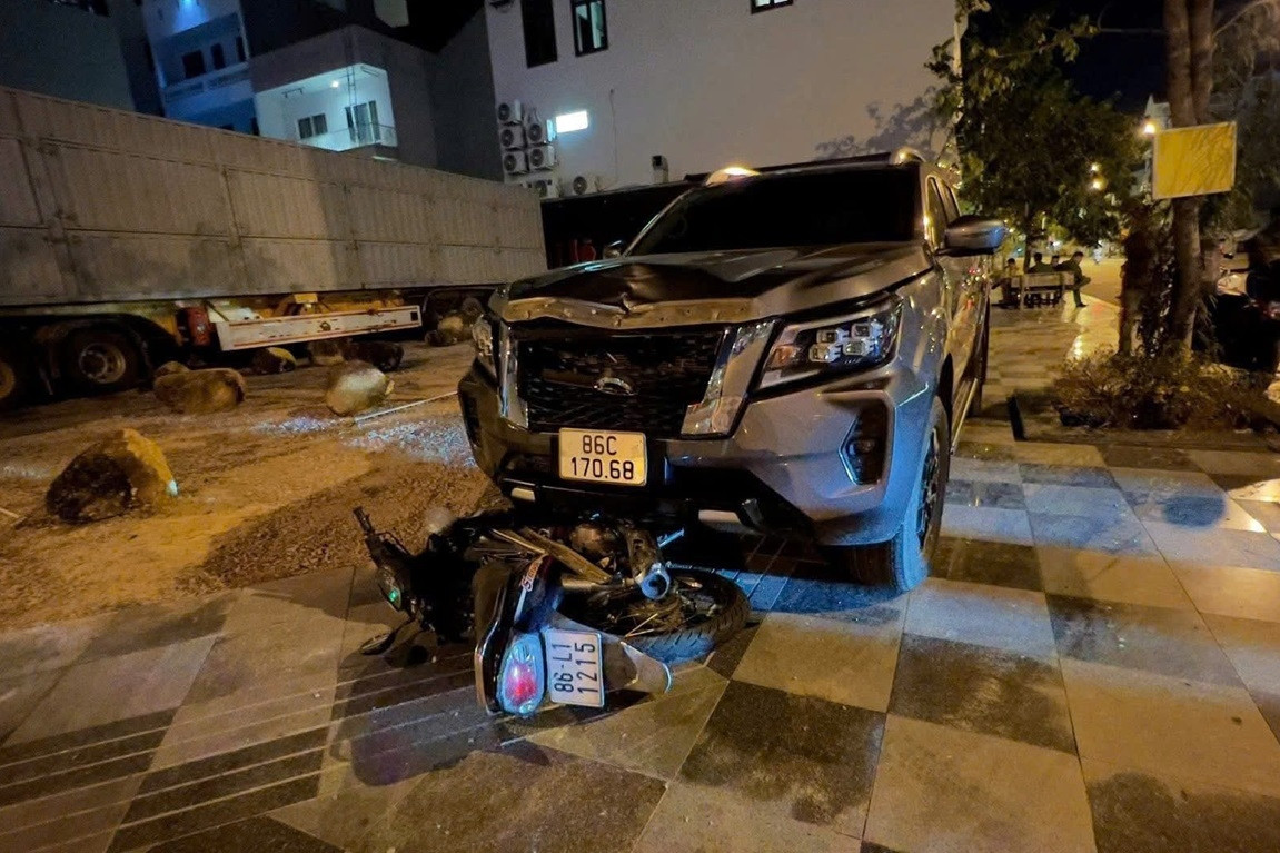 Vụ kéo lê xe máy làm 1 người tử vong: Tạm giữ tài xế ô tô