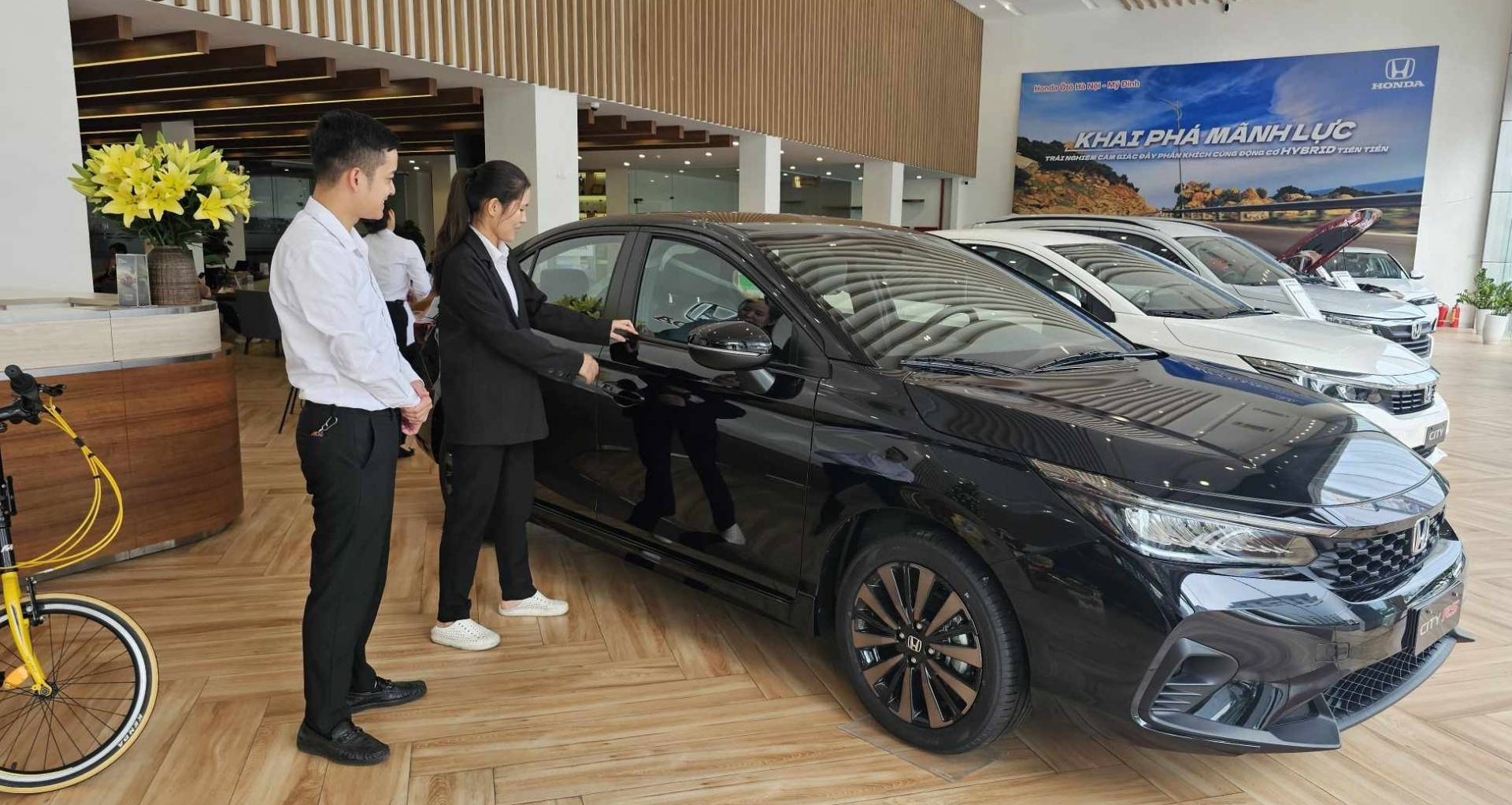 Xe Tồn Kho Giảm Giá Mạnh Sau Tết: Nên Chốt Ngay Hay Chờ Lô Mới?