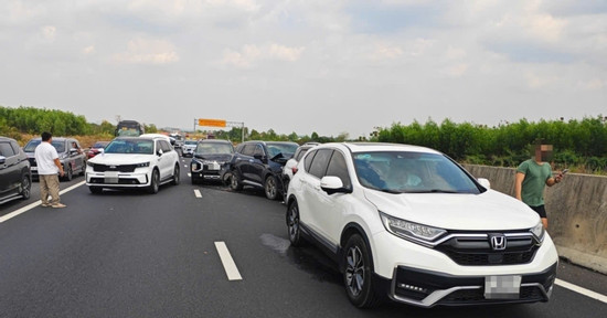 Liên tiếp 3 vụ tai nạn nghiêm trọng trên cao tốc qua Đồng Nai trong chiều 23/2