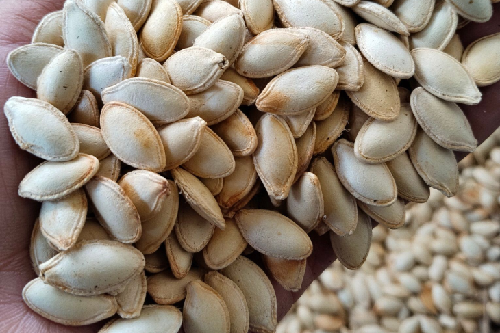 5 nhóm người cần tránh xa hạt bí