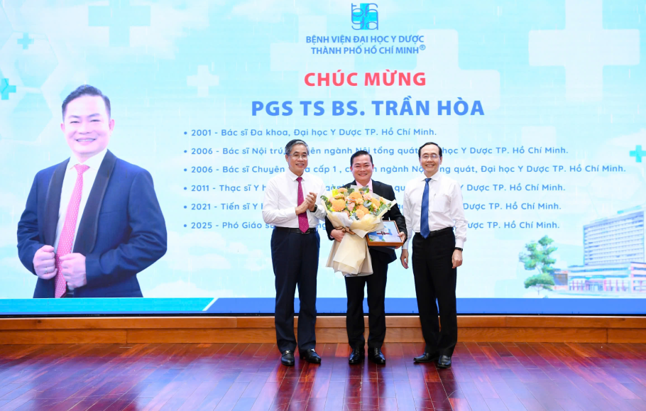 Từ cậu bé bán hủ tiếu gõ tới phó giáo sư hồi sinh những trái tim cap cuu (23).png