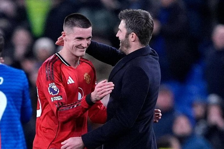 Carrick lý giải Sesko liên tục làm người hùng MU vẫn cho... dự bị