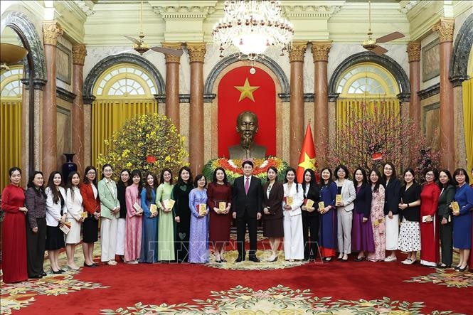  Chủ tịch nước chúc Tết cán bộ, người lao động Văn phòng Chủ tịch nước 