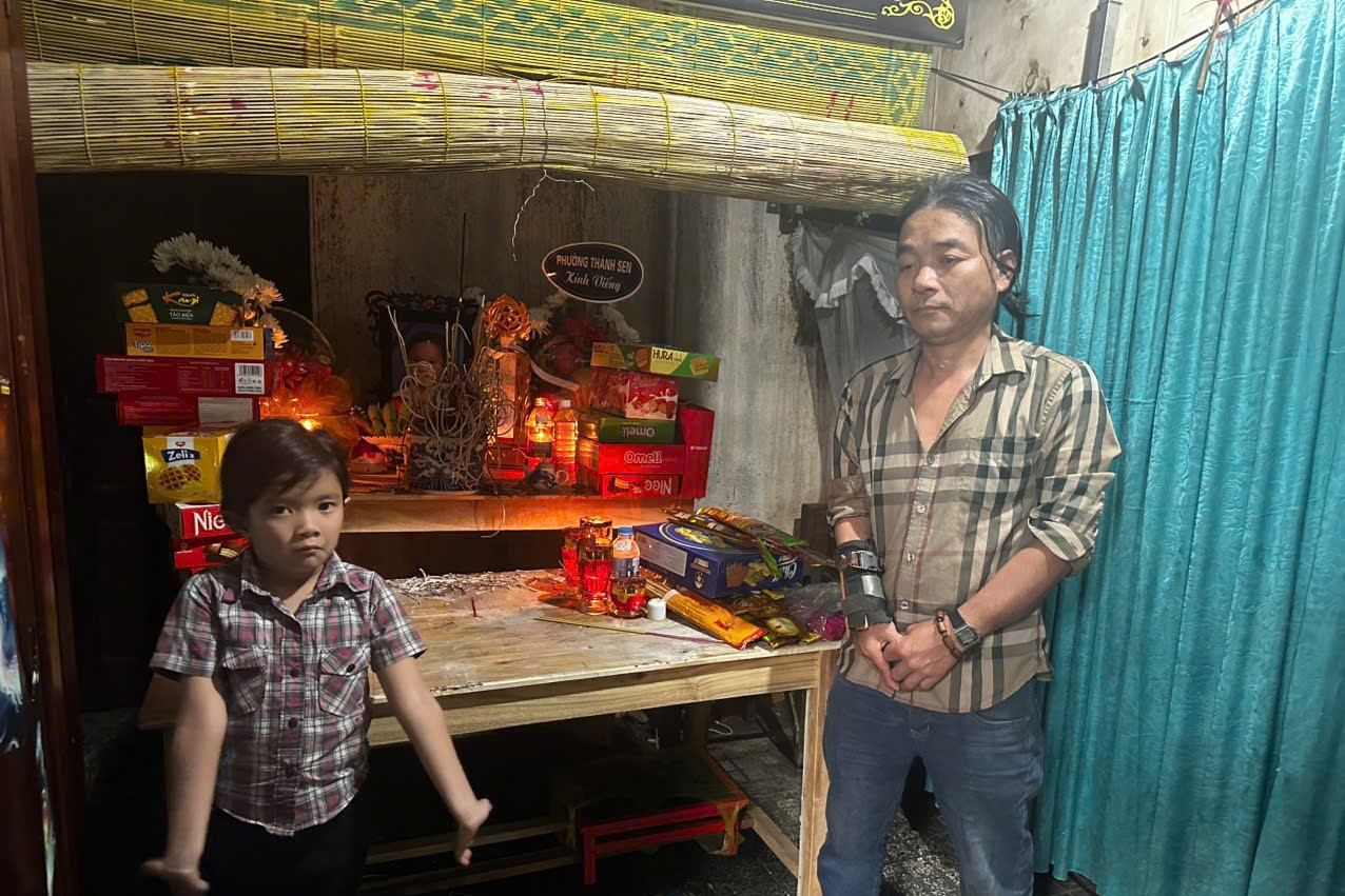  Con gái út mất đúng mùng 5 Tết, cha tật nguyền vay nợ lo hậu sự cho con 