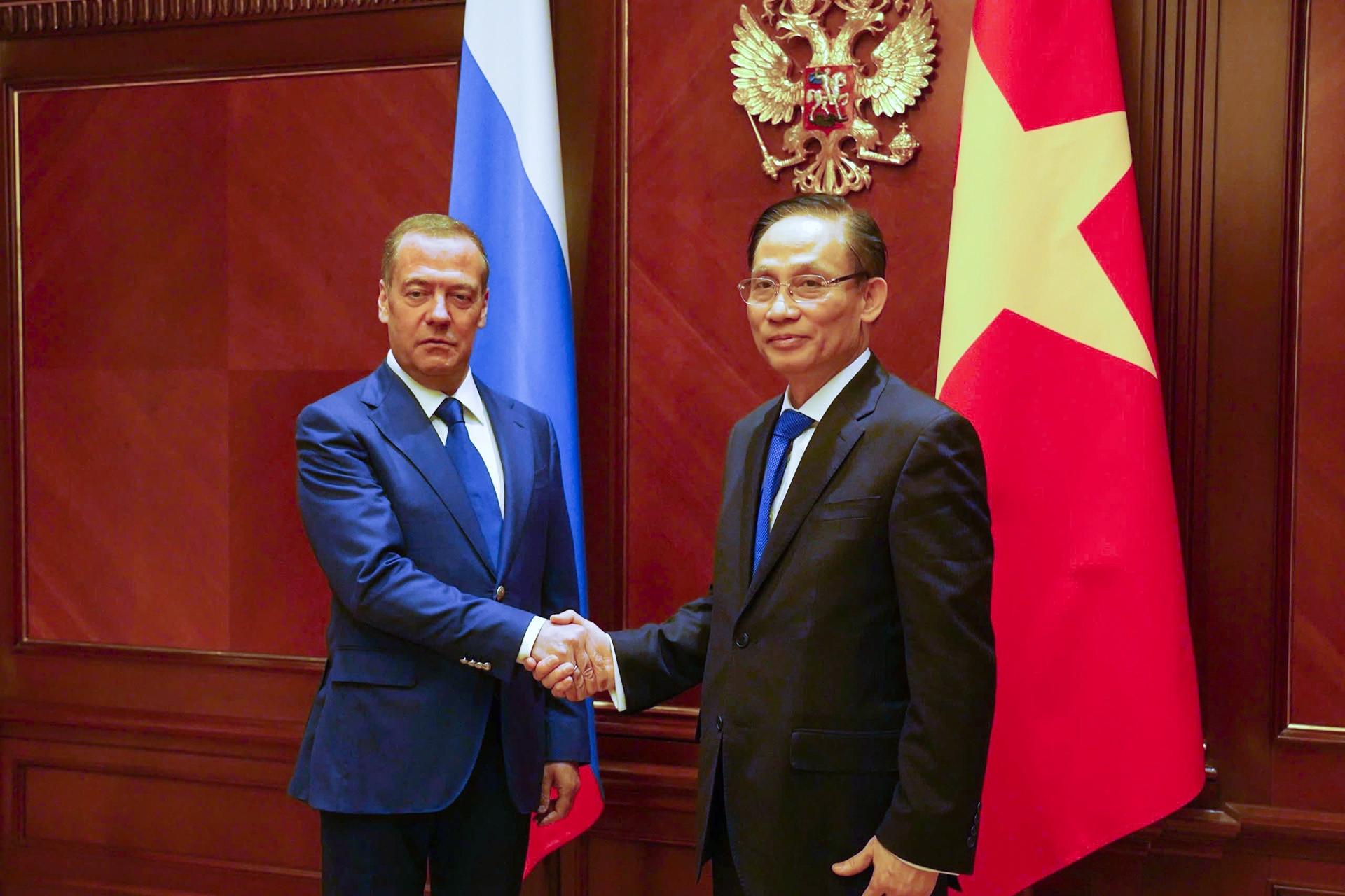 Đặc phái viên của Tổng Bí thư đến Nga gặp hai Chủ tịch Đảng