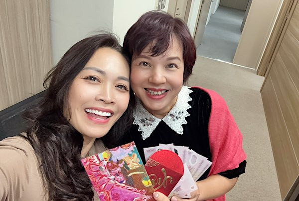 MC Diễm Quỳnh, Anh Tuấn VTV rộn ràng lì xì ngày đi làm đầu năm