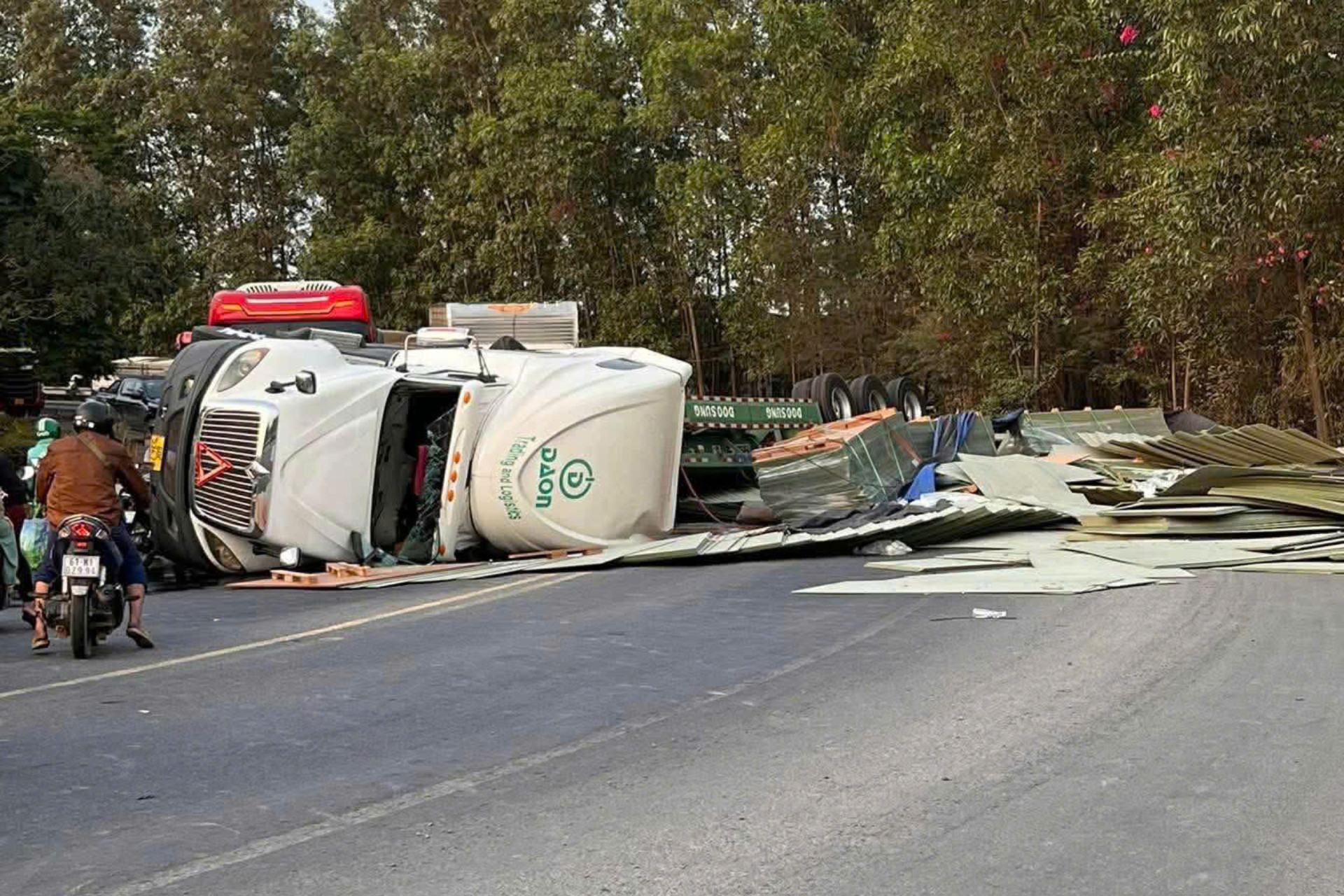 lat xe container (1).jpg