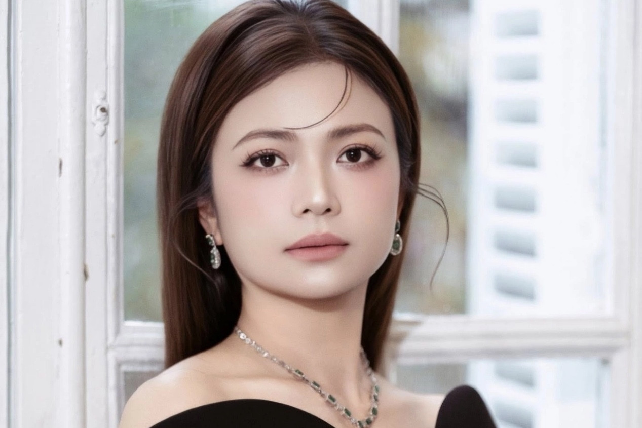 Mỹ Tâm mặt mộc vẫn xinh, diễn viên Kiều Anh gợi cảm đeo kim cương đắt tiền