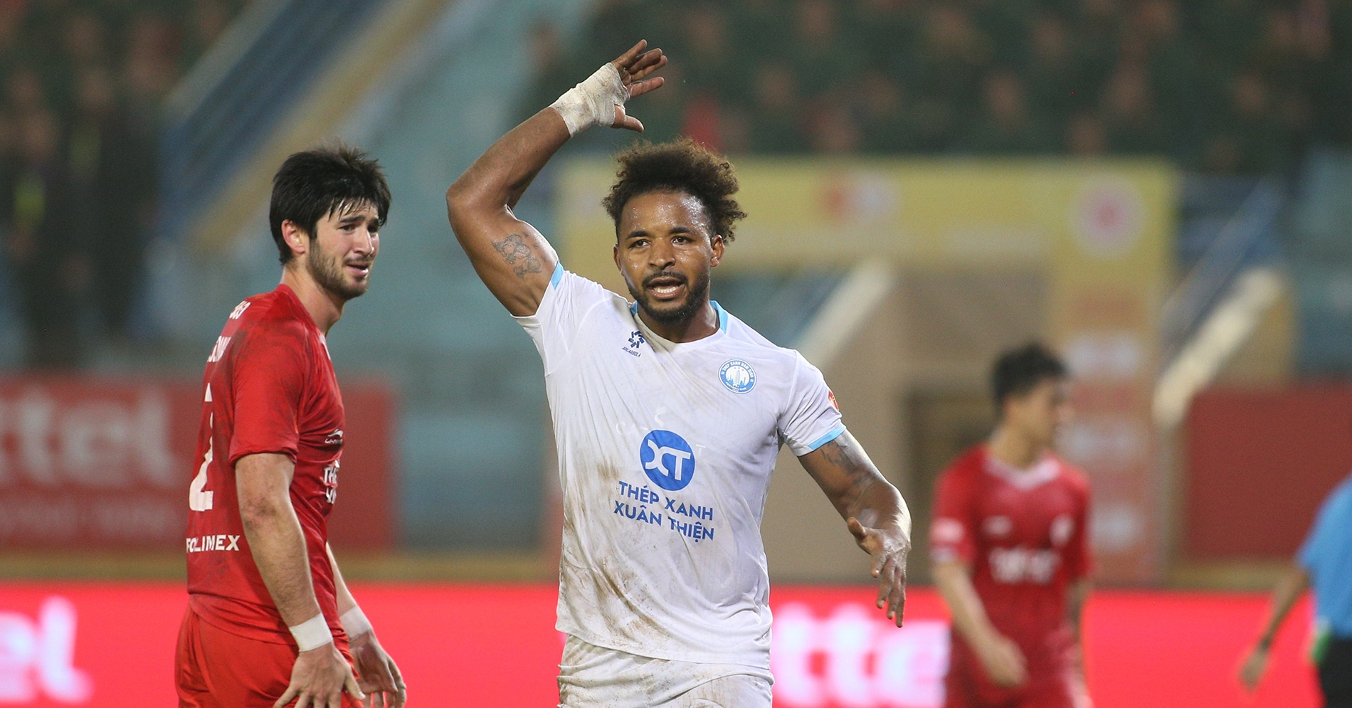 H&agrave;ng c&ocirc;ng ĐT Việt Nam nhận 'b&aacute;o động đỏ', HLV Kim Sang Sik l&ecirc;n kế hoạch thay thế Xu&acirc;n Son?