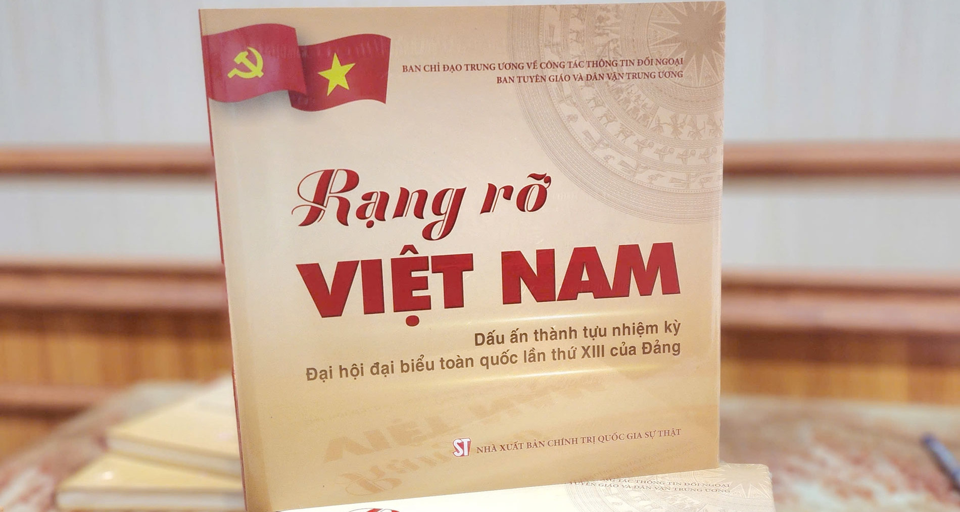 Ra mắt sách Rạng rỡ Việt Na