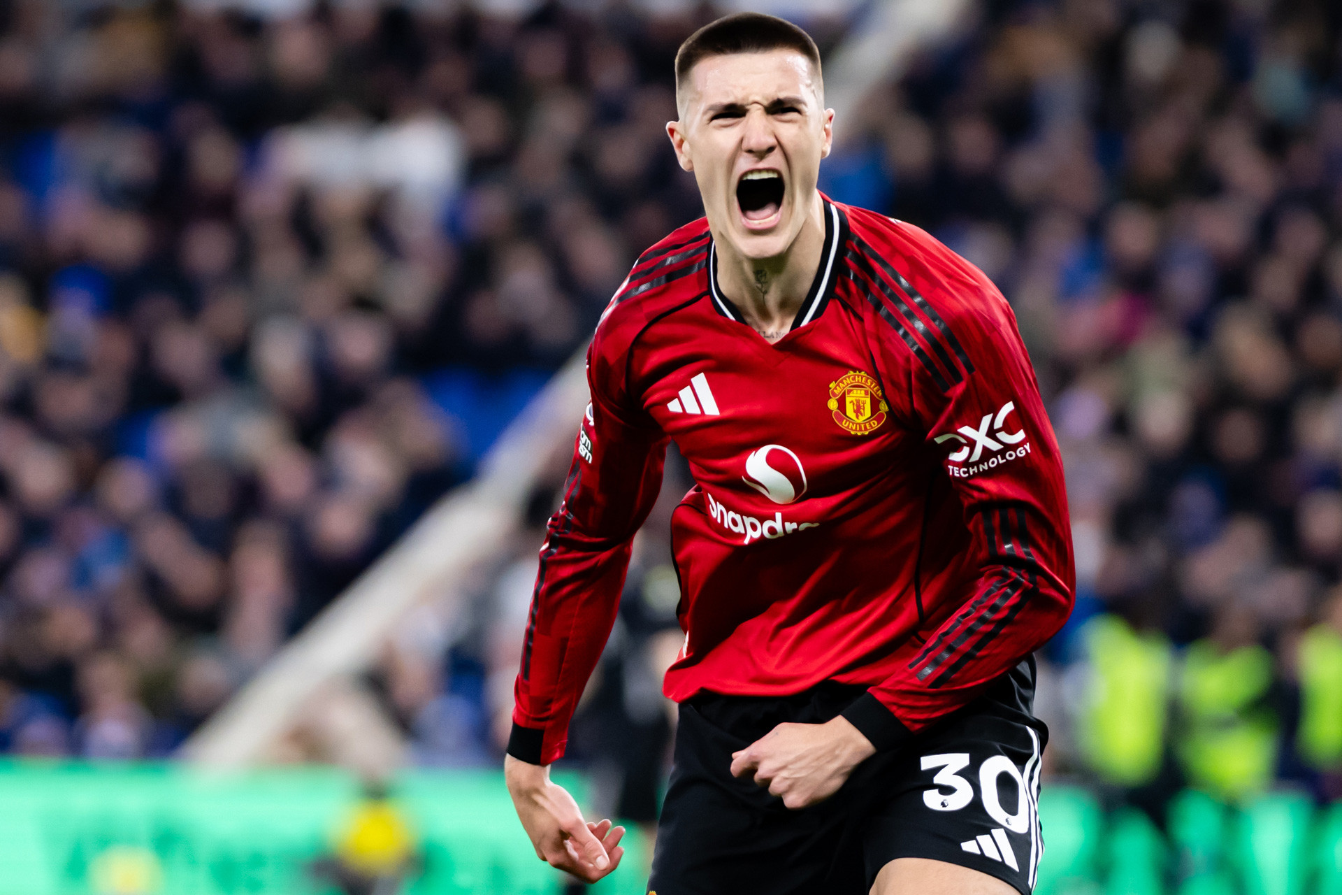 Sesko Everton MU.jpg