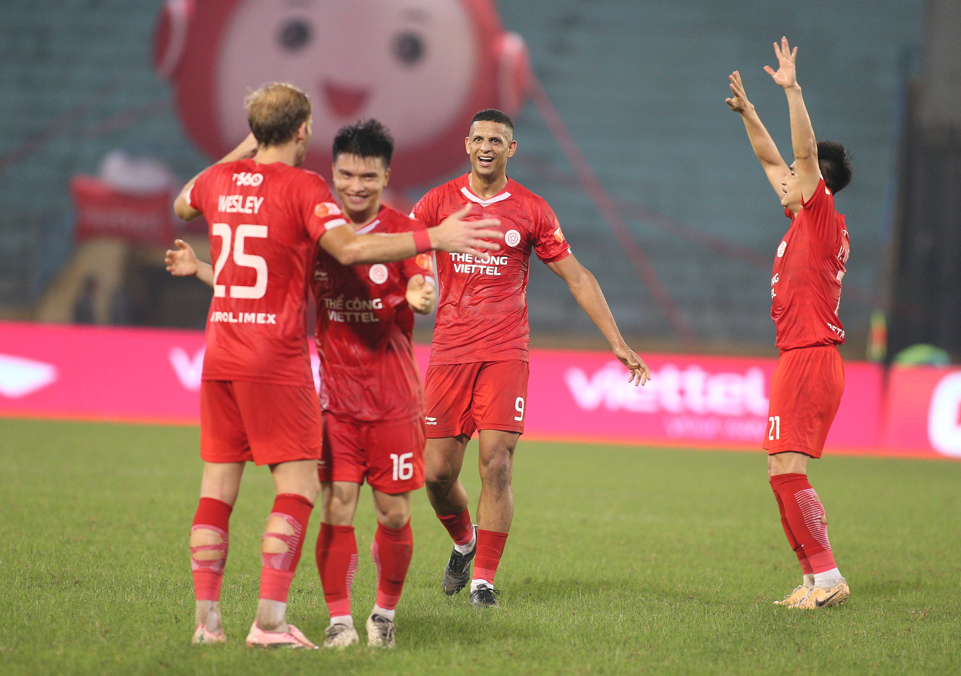 the cong viettel.JPG