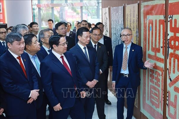 Thủ tướng thăm và làm việc với Viện Hàn lâm Khoa học xã hội Việt Nam