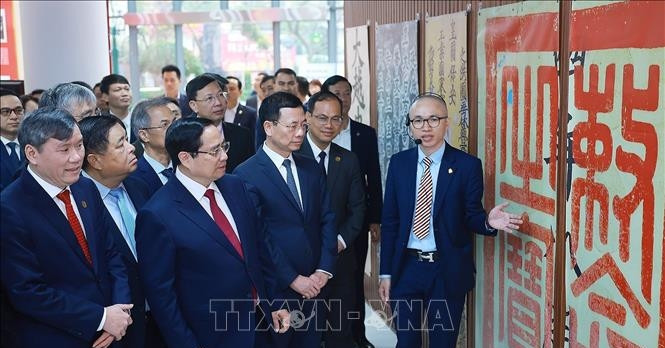 Thủ tướng thăm và làm việc với Viện Hàn lâm Khoa học Xã hội Việt Nam
