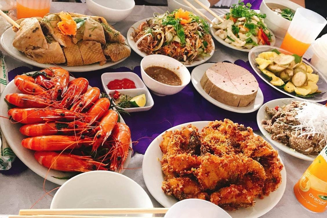  Tiệc mừng thọ bố 80 tuổi vắng khách, 20 mâm cỗ ế chỏng chơ, hàng xóm xì xào 