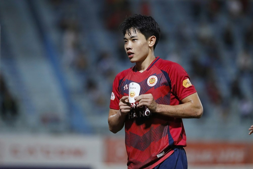 Trực tiếp bóng đá Thanh Hóa 1-0 CAHN: Đình Bắc mắc sai lầm