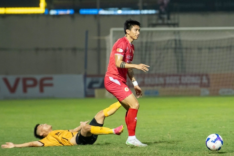  Văn Hậu ghi siêu phẩm chuộc lỗi cho Đình Bắc, CAHN hạ Thanh Hóa 