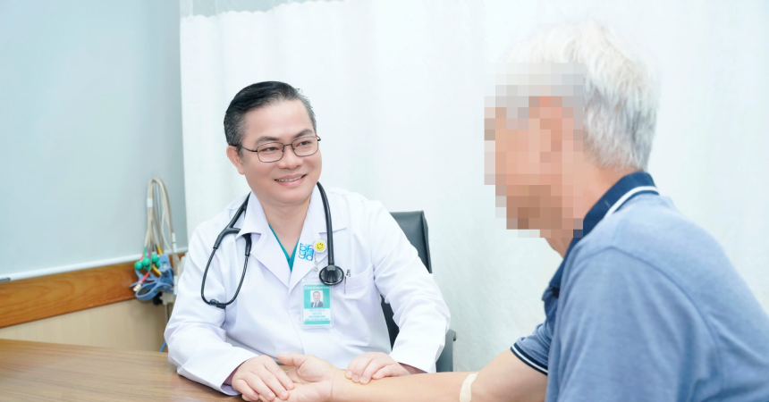 Từ cậu bé bán hủ tiếu gõ tới phó giáo sư hồi sinh những trái tim