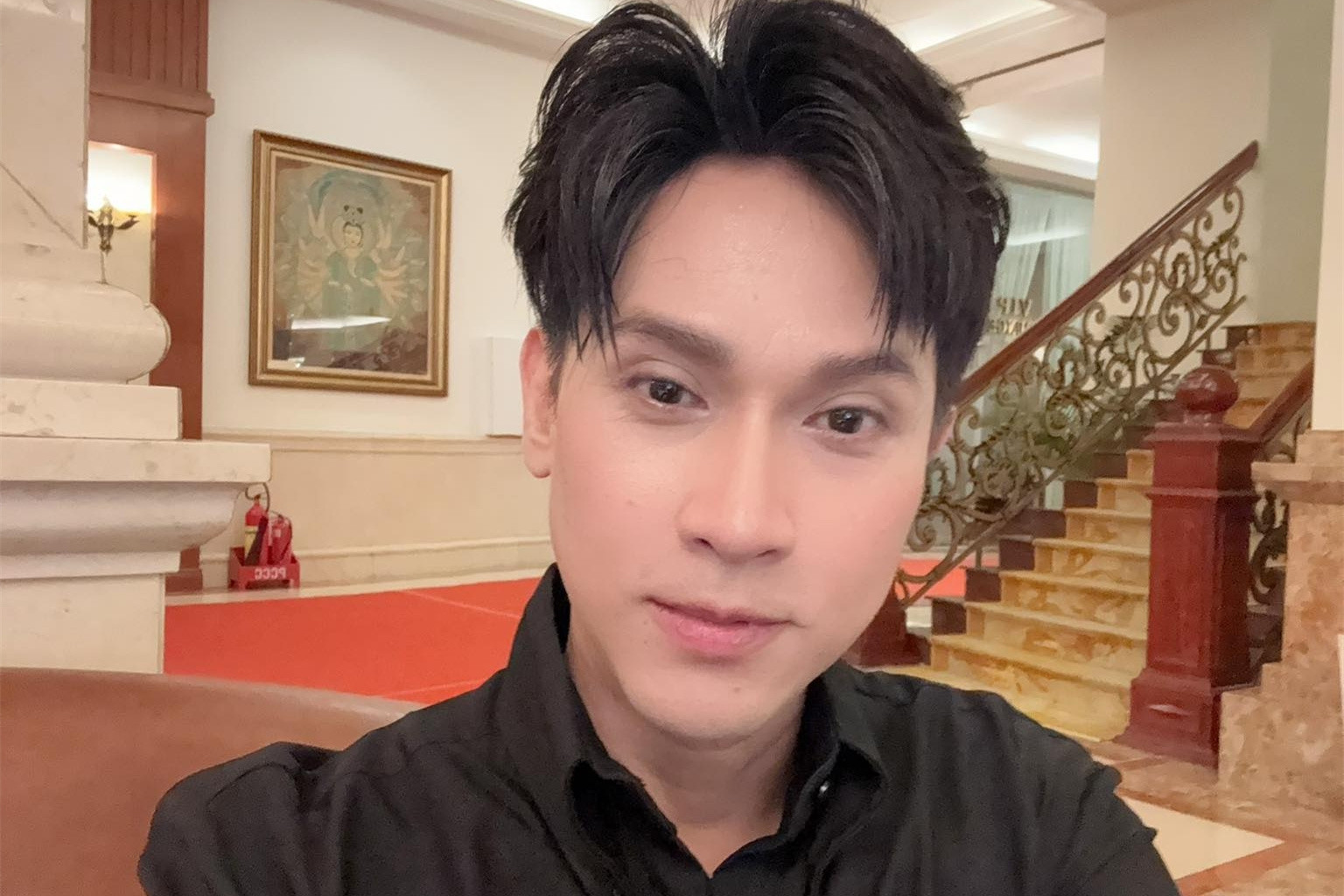 Nam ca sĩ là viện phó tuổi 51 sống độc thân, thỉnh thoảng 'chốt' một căn nhà