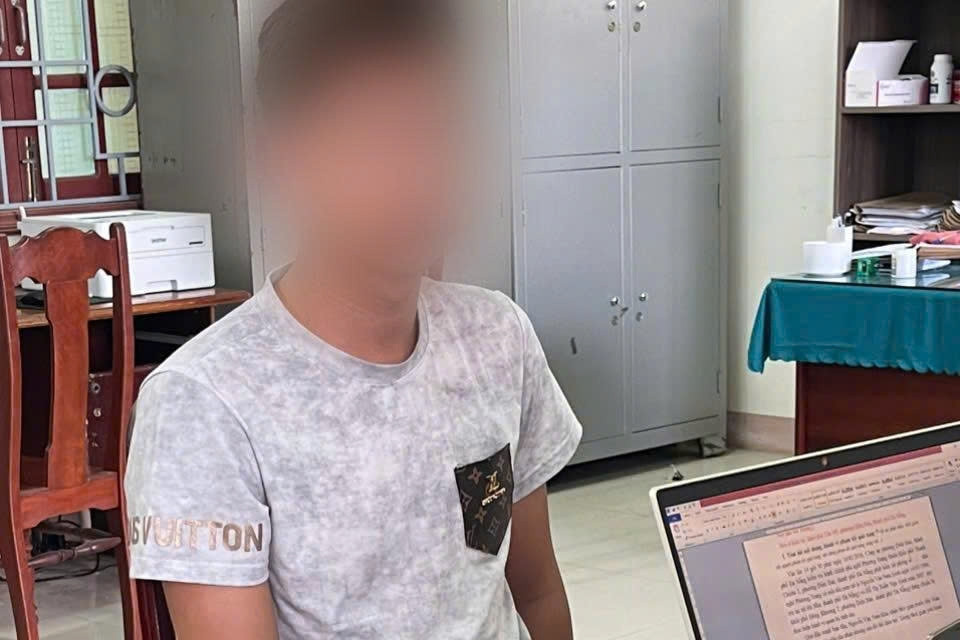 Bị chia tay, nam thanh niên dùng clip nhạy cảm khống chế người yêu cũ