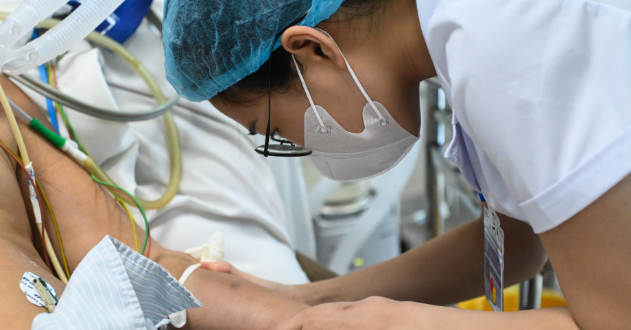 Bộ Y tế phát động cuộc thi viết về sự hy sinh thầm lặng của y bác sĩ