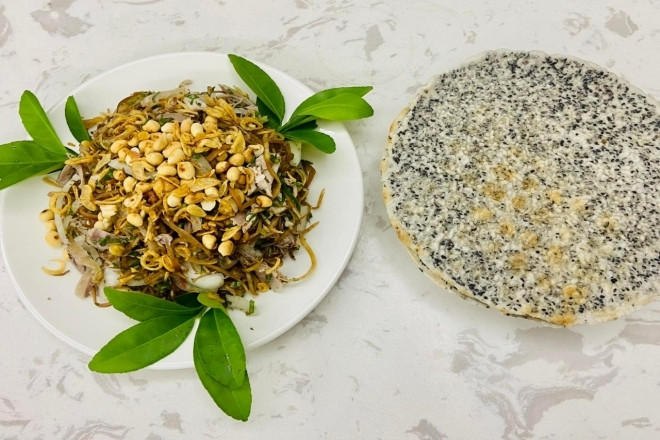 Cách làm nộm hoa chuối trắng giòn để giải ngấy sau Tết